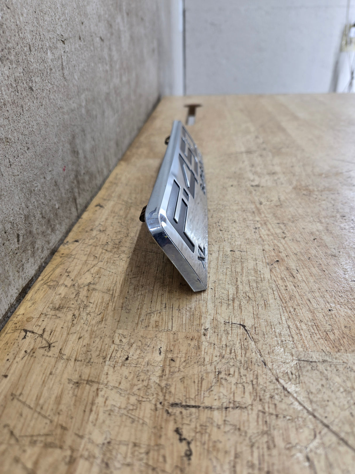 2008-2010 Ford Super Duty F450 Fender Badge Emblem Driver or Passenger Side