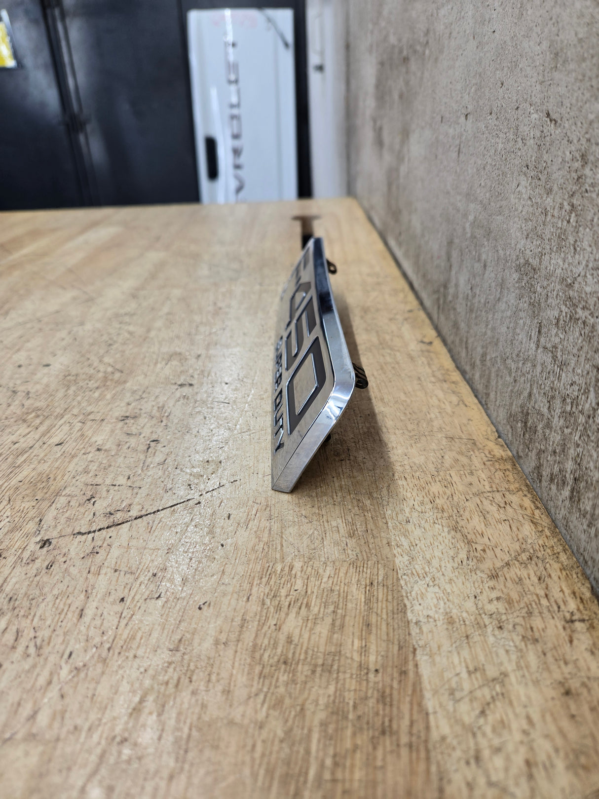 2008-2010 Ford Super Duty F450 Fender Badge Emblem Driver or Passenger Side