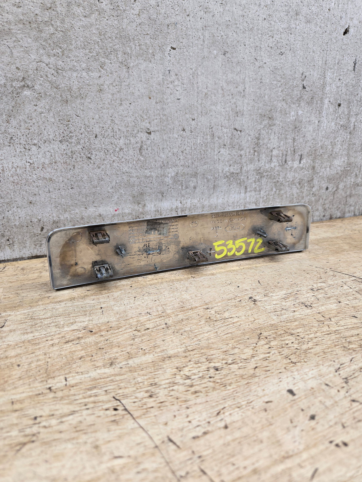 2008-2010 Ford Super Duty F450 Fender Badge Emblem Driver or Passenger Side