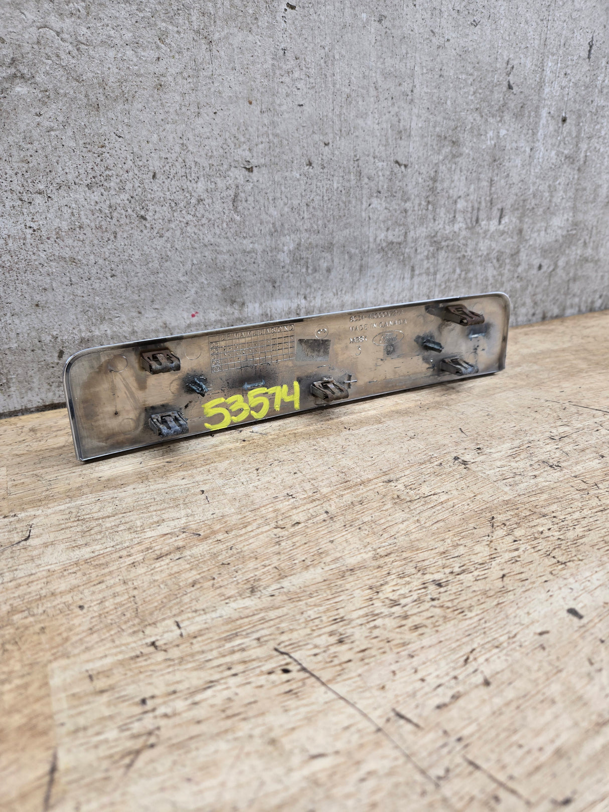 2008-2010 Ford Super Duty F450 Fender Badge Emblem Driver or Passenger Side