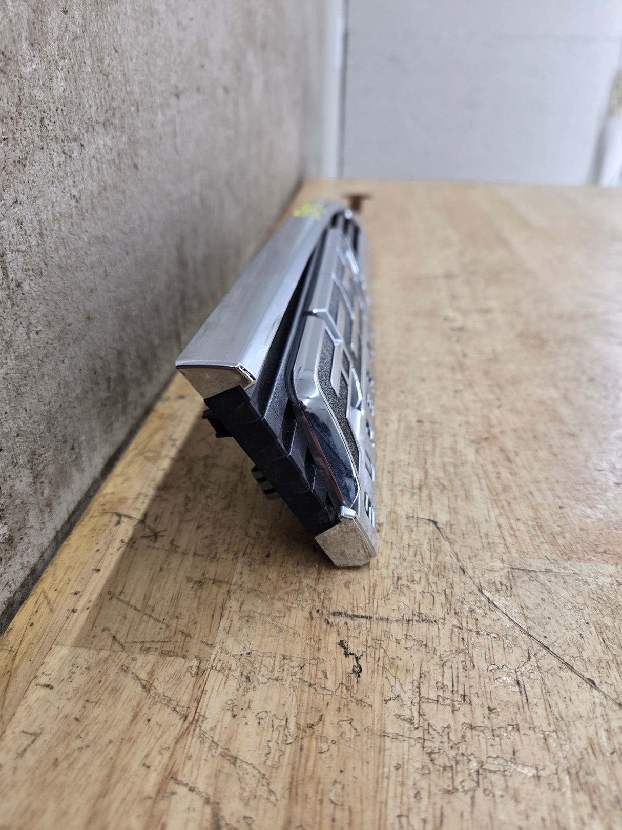 2011-2016 Ford Super Duty F250 Fender Badge Emblem Passenger side RH