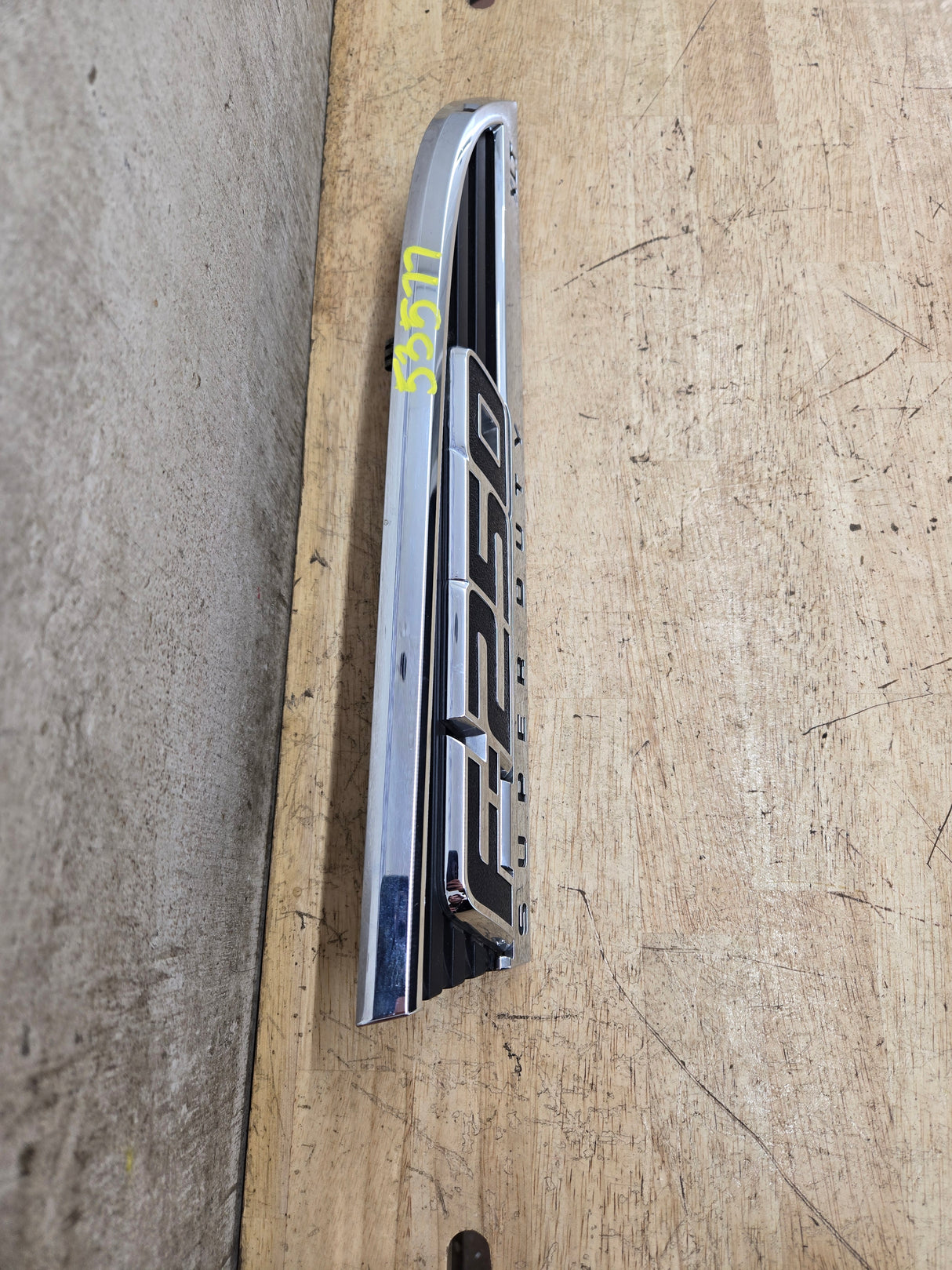 2011-2016 Ford Super Duty F250 Fender Badge Emblem Passenger side RH