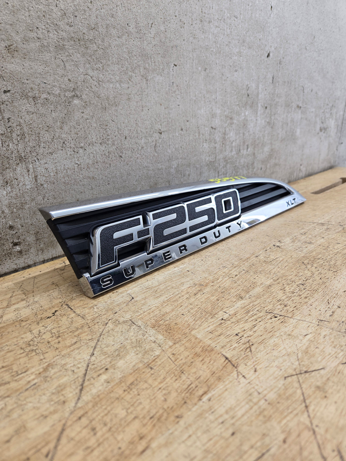 2011-2016 Ford Super Duty F250 Fender Badge Emblem Passenger side RH