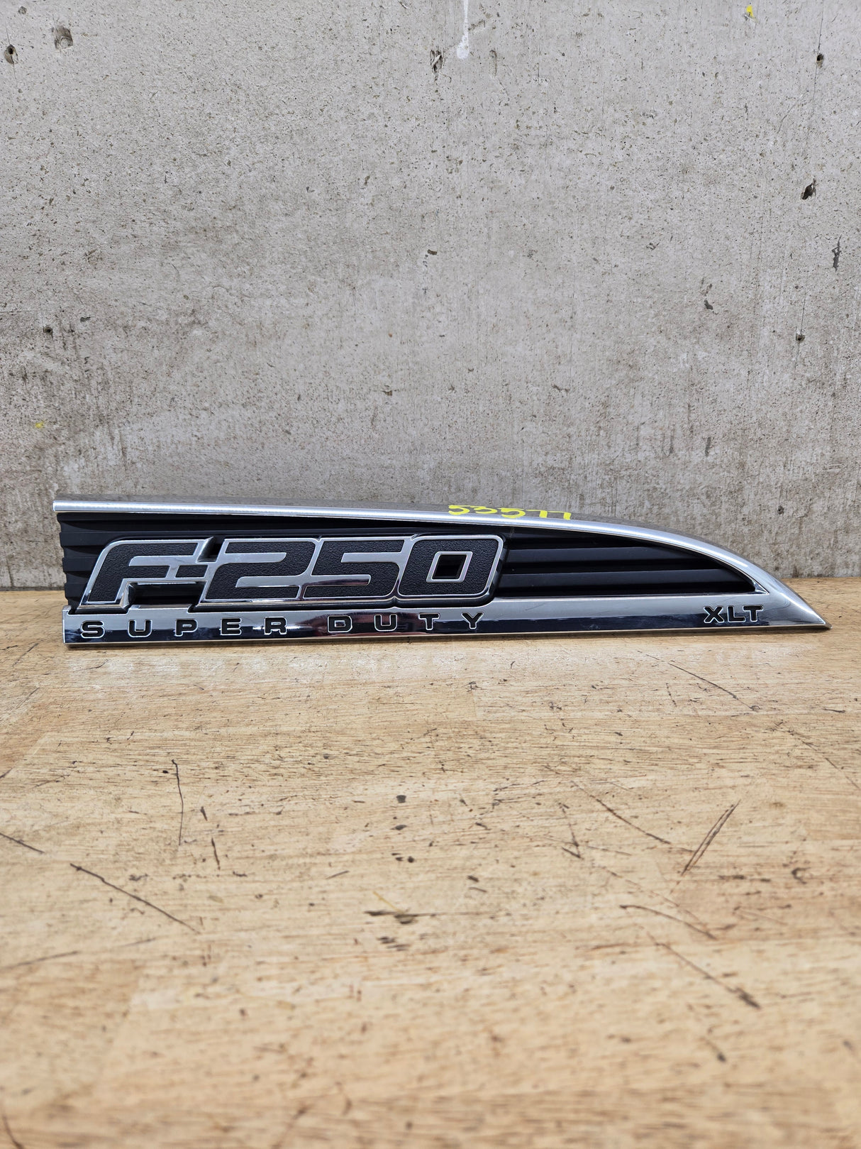 2011-2016 Ford Super Duty F250 Fender Badge Emblem Passenger side RH