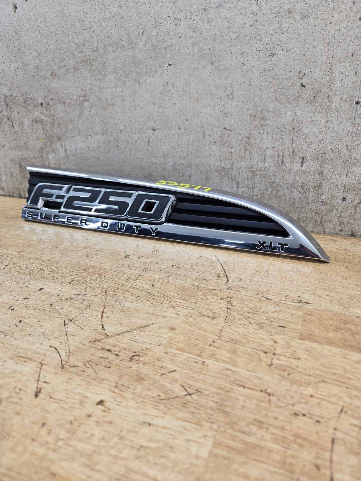 2011-2016 Ford Super Duty F250 Fender Badge Emblem Passenger side RH