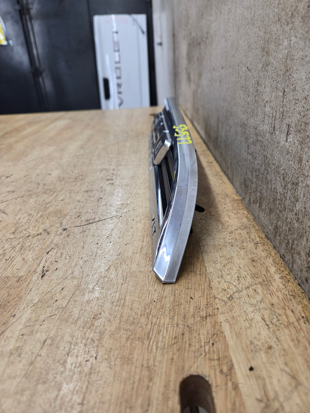 2011-2016 Ford Super Duty F250 Fender Badge Emblem Passenger side RH