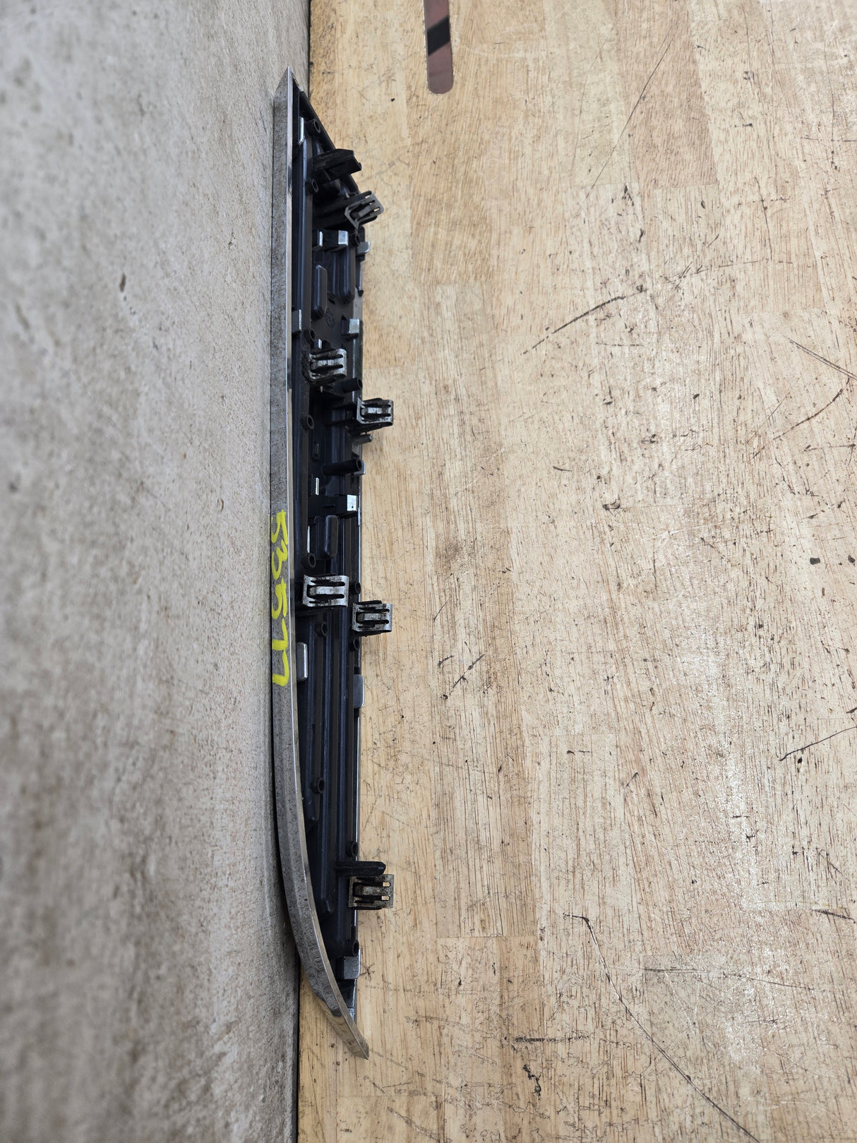 2011-2016 Ford Super Duty F250 Fender Badge Emblem Passenger side RH