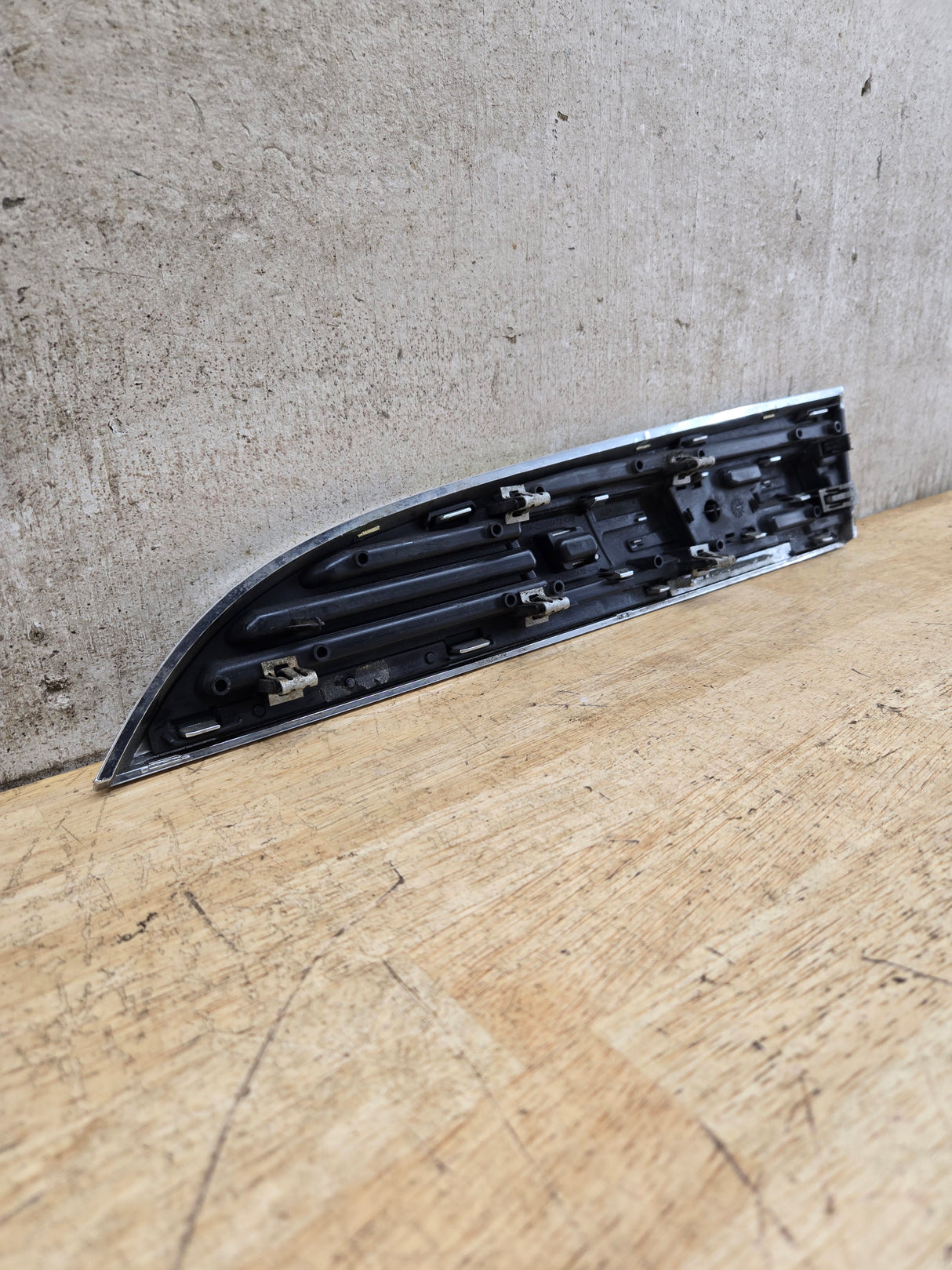 2011-2016 Ford Super Duty F250 Fender Badge Emblem Passenger side RH