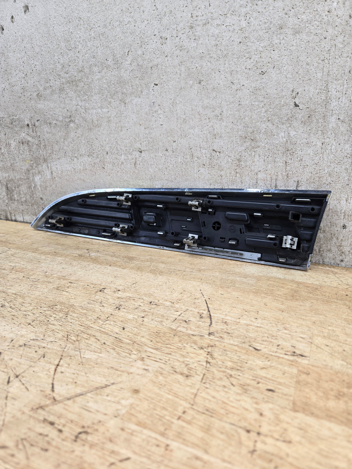 2011-2016 Ford Super Duty F250 Fender Badge Emblem Passenger side RH