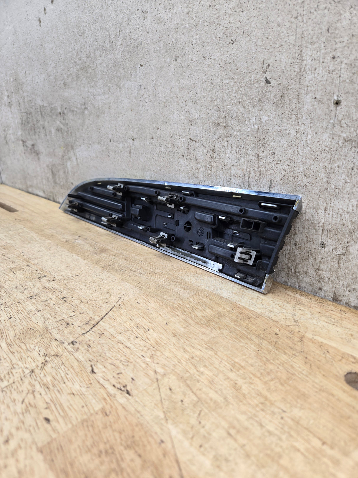 2011-2016 Ford Super Duty F250 Fender Badge Emblem Passenger side RH