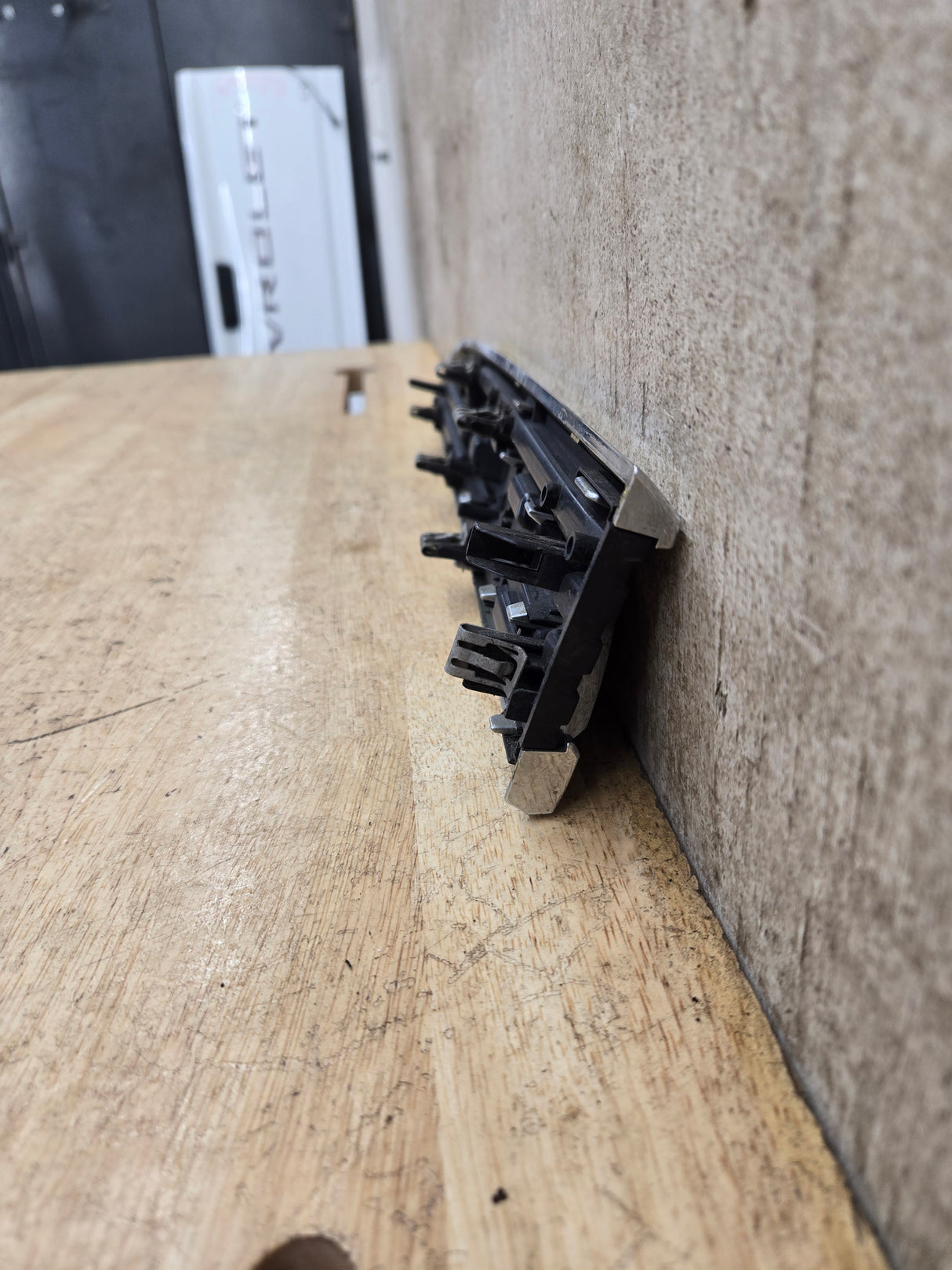 2011-2016 Ford Super Duty F250 Fender Badge Emblem Passenger side RH