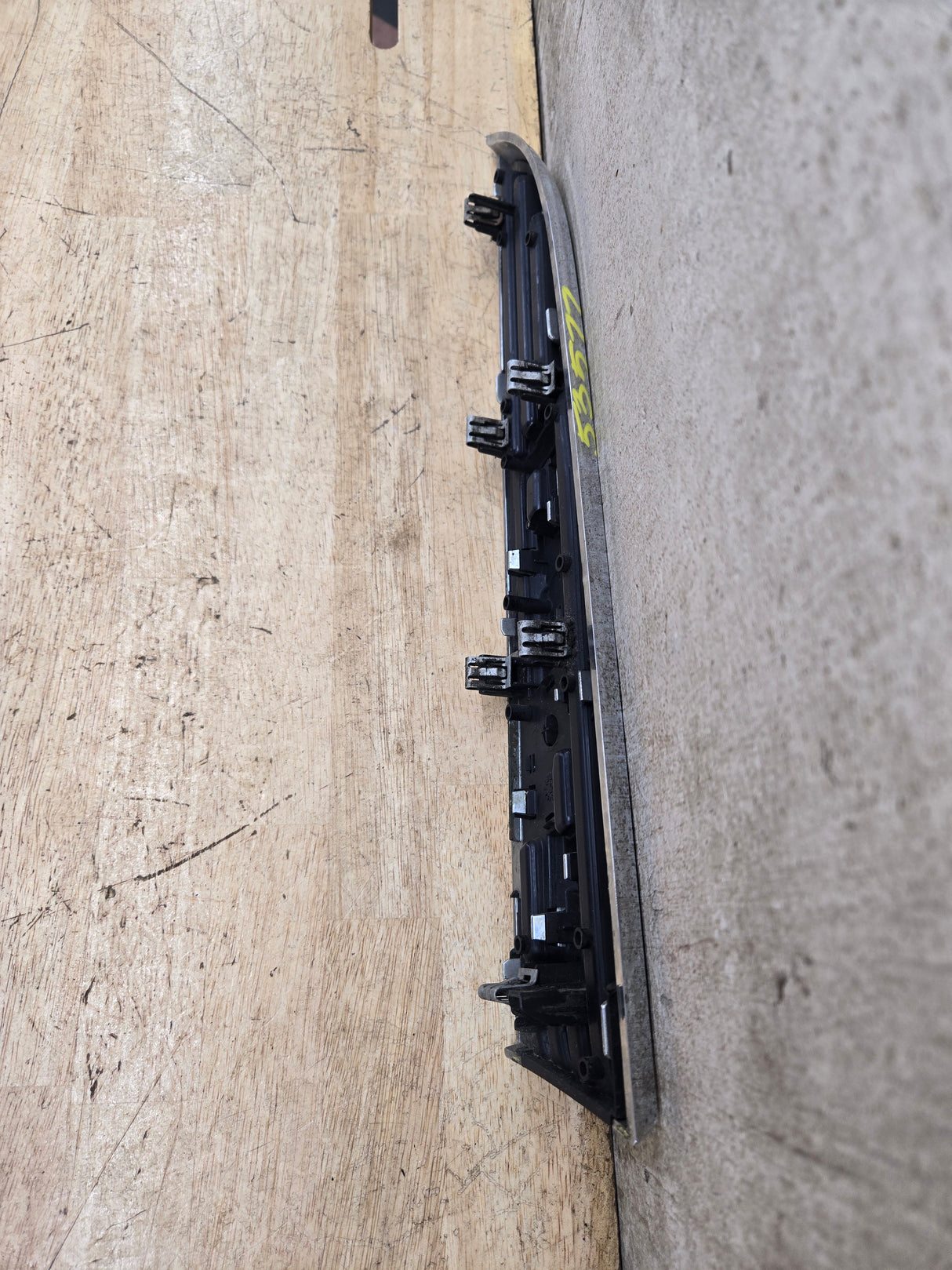 2011-2016 Ford Super Duty F250 Fender Badge Emblem Passenger side RH