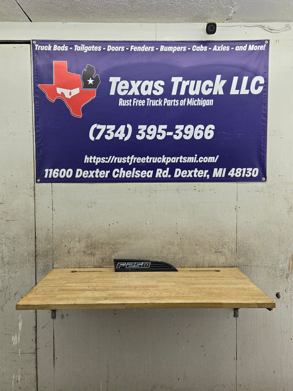 2011-2016 Ford Super Duty F250 Fender Badge Emblem Passenger side RH