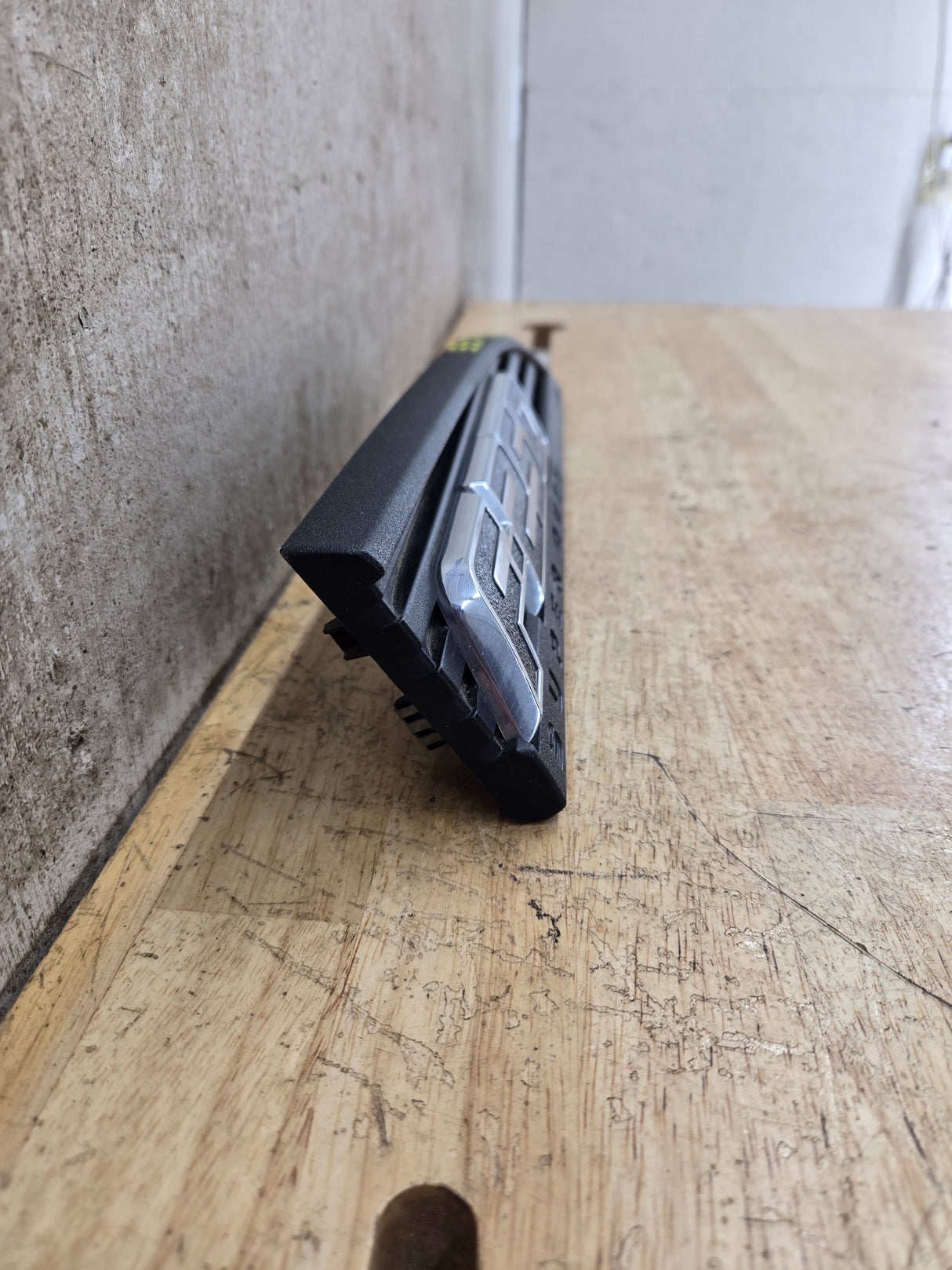 2011-2016 Ford Super Duty F250 Fender Badge Emblem Passenger side RH