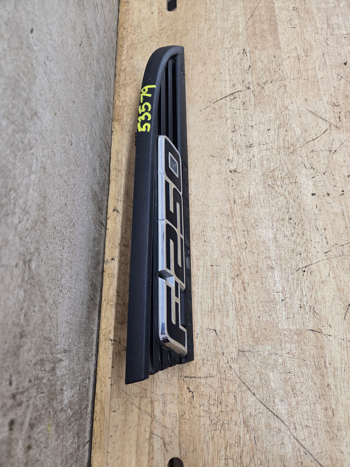 2011-2016 Ford Super Duty F250 Fender Badge Emblem Passenger side RH