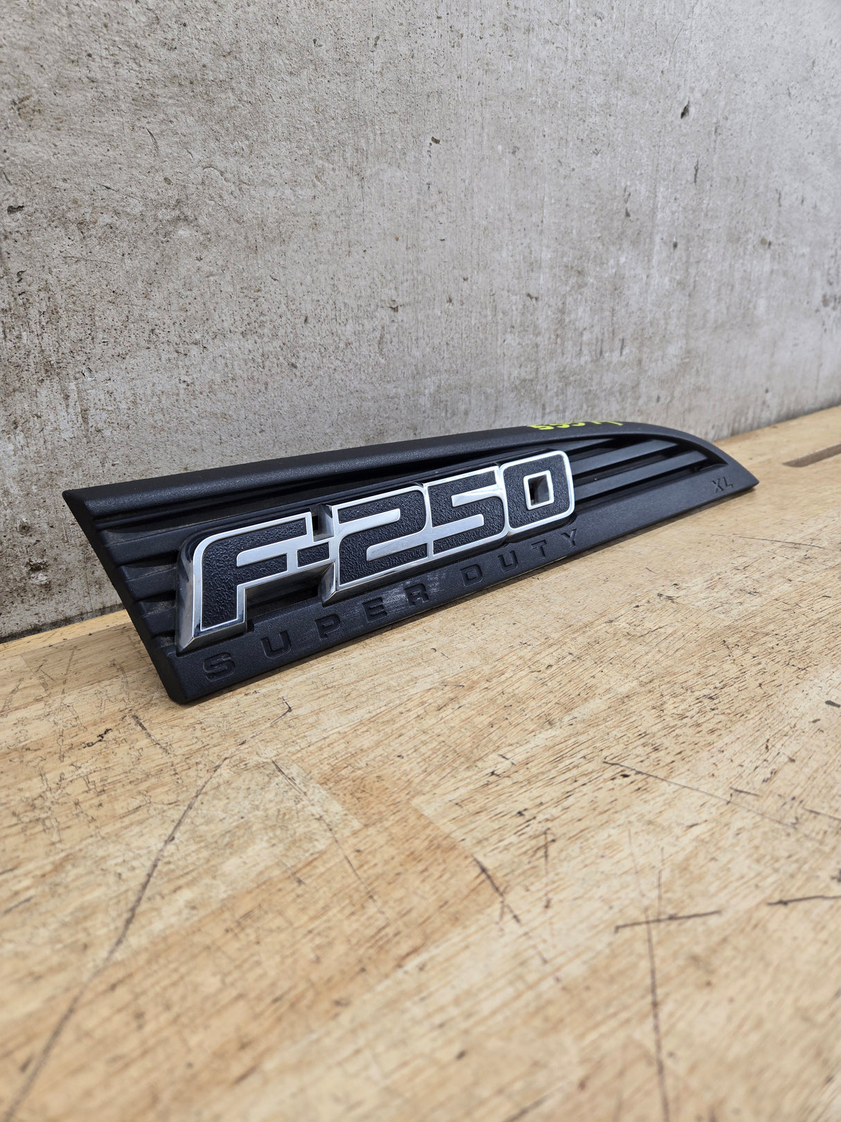 2011-2016 Ford Super Duty F250 Fender Badge Emblem Passenger side RH