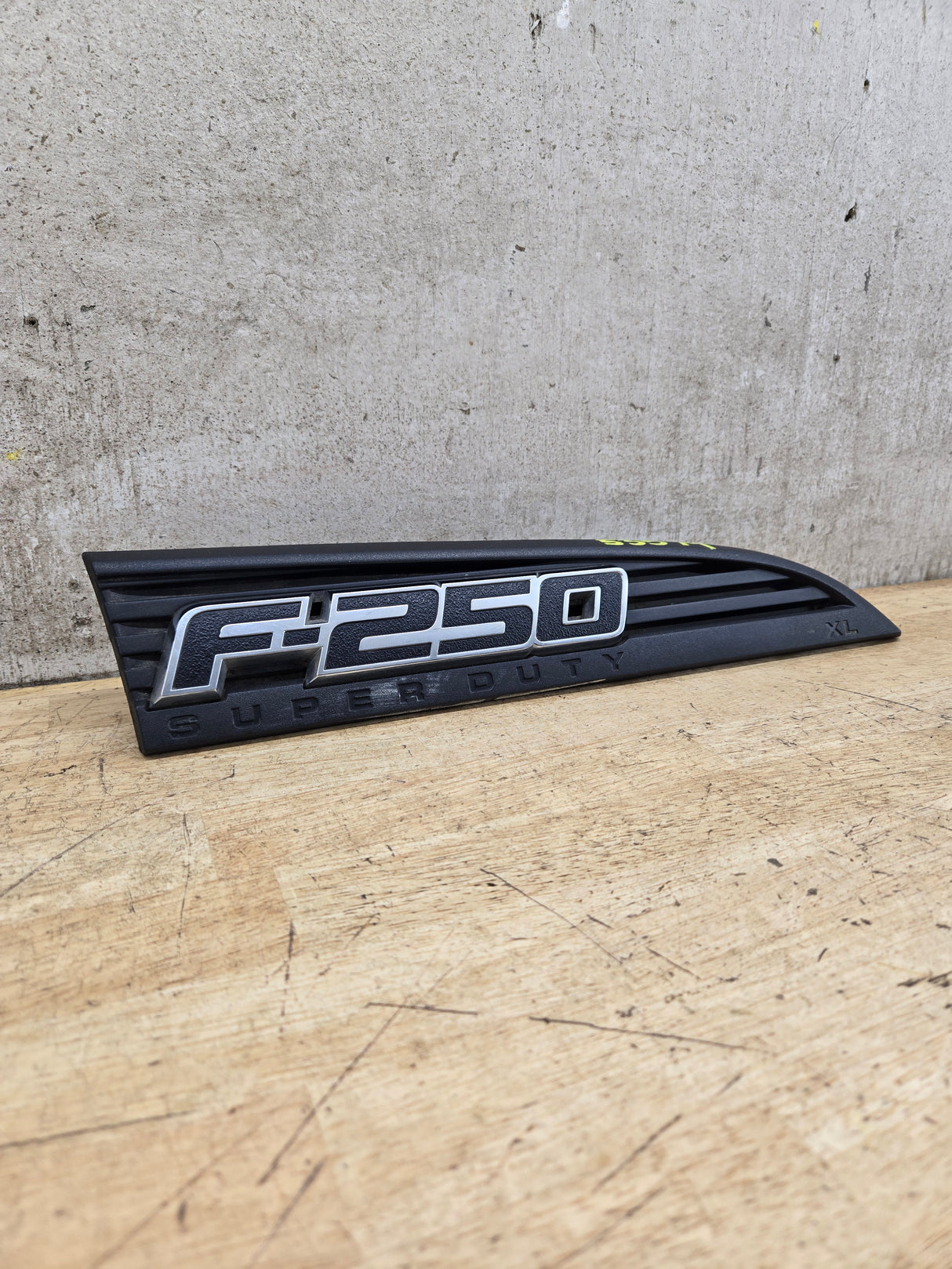 2011-2016 Ford Super Duty F250 Fender Badge Emblem Passenger side RH