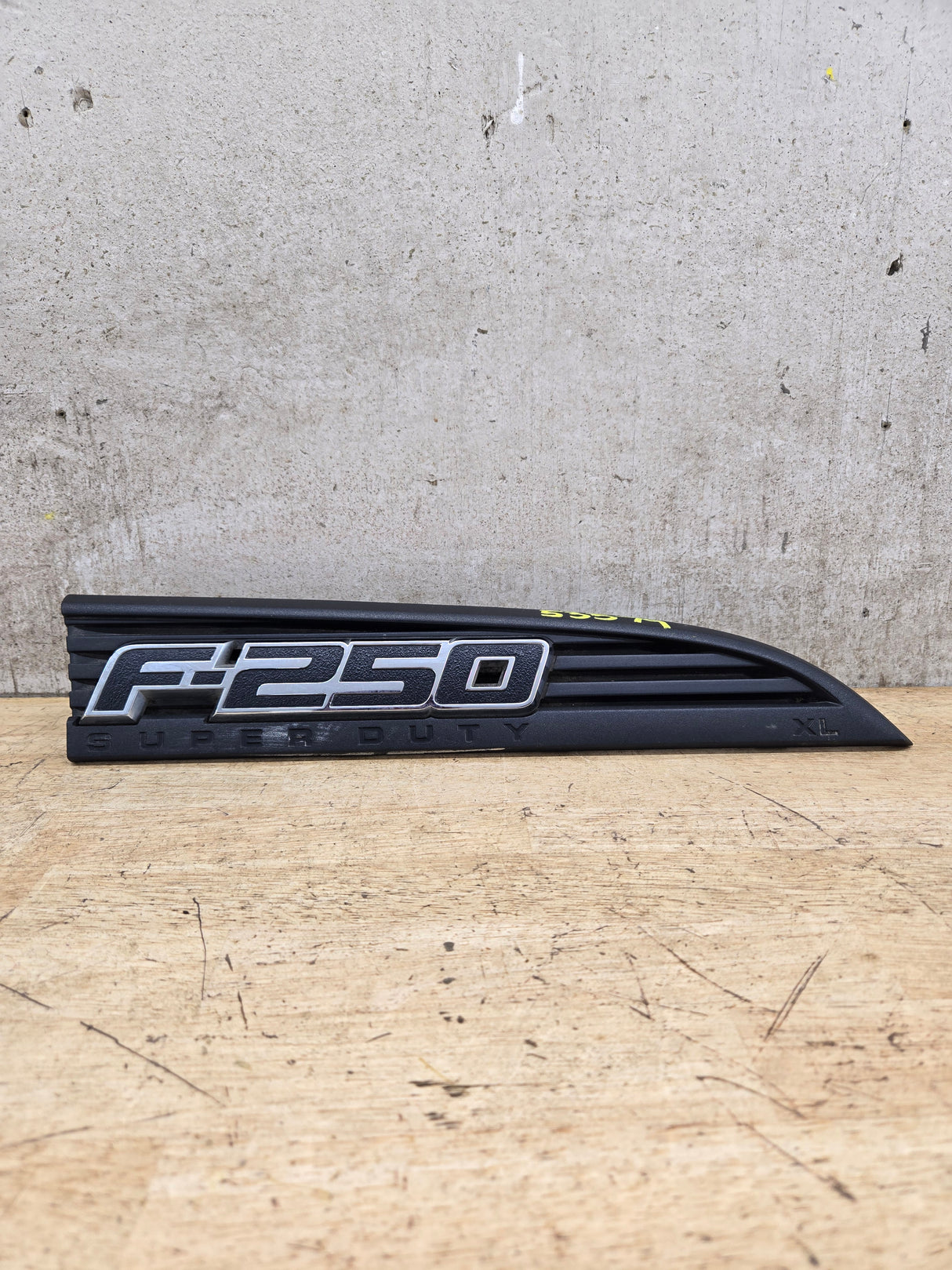 2011-2016 Ford Super Duty F250 Fender Badge Emblem Passenger side RH