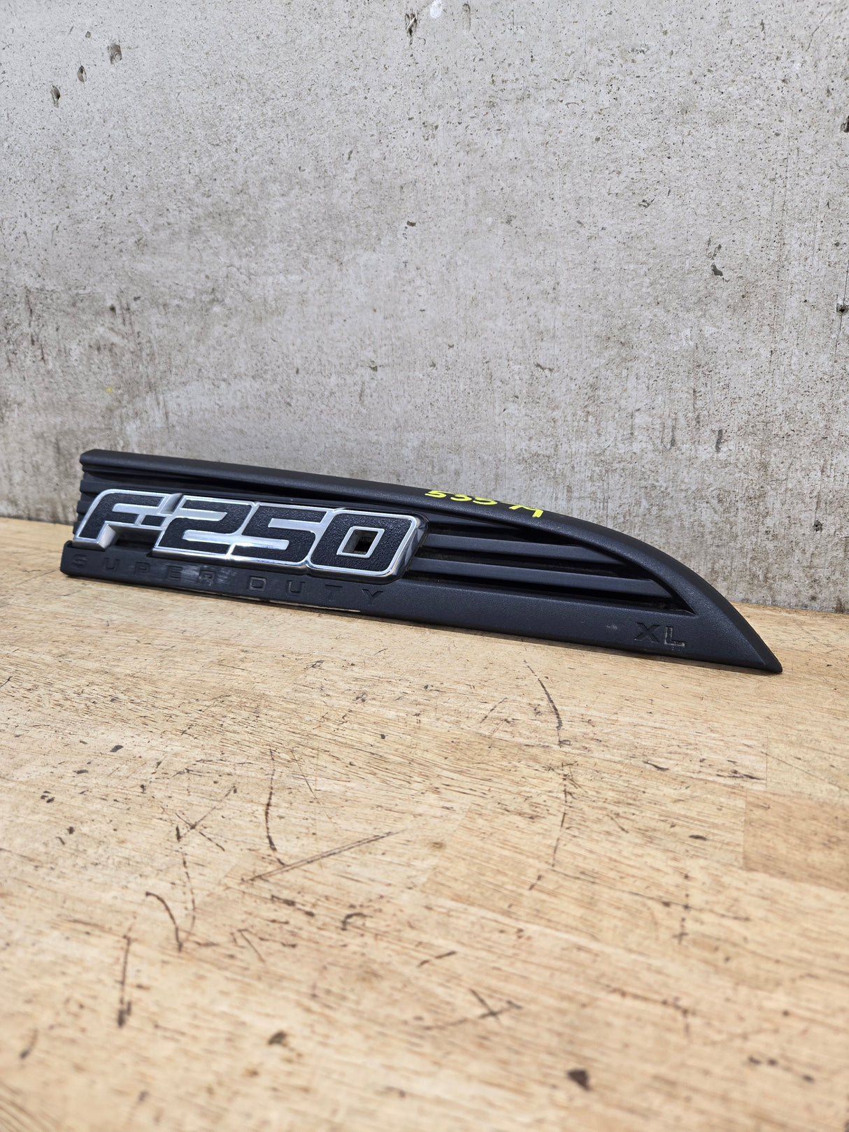 2011-2016 Ford Super Duty F250 Fender Badge Emblem Passenger side RH