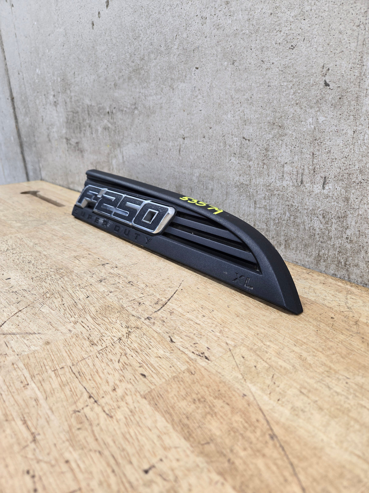 2011-2016 Ford Super Duty F250 Fender Badge Emblem Passenger side RH