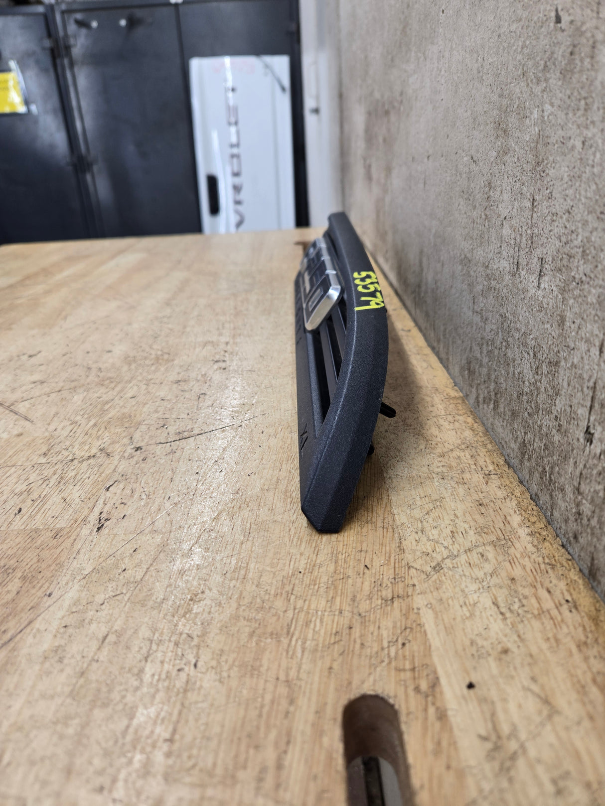 2011-2016 Ford Super Duty F250 Fender Badge Emblem Passenger side RH