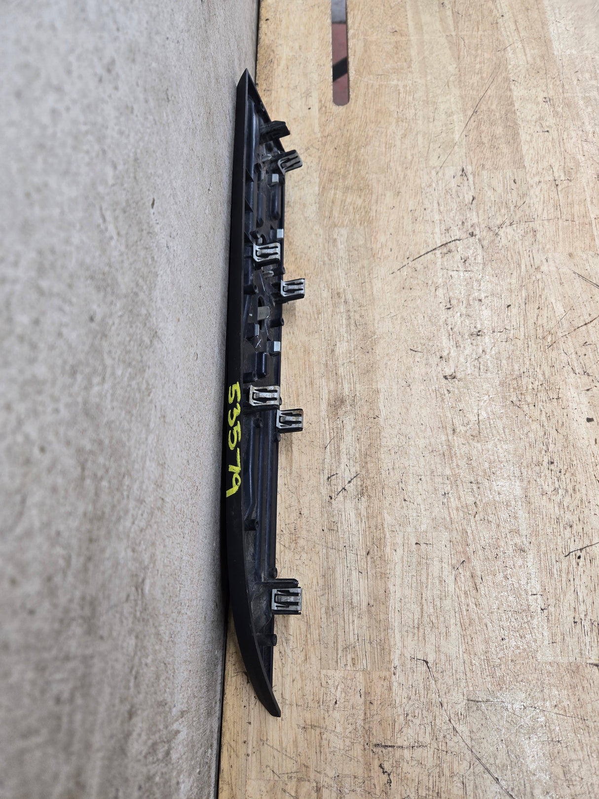 2011-2016 Ford Super Duty F250 Fender Badge Emblem Passenger side RH