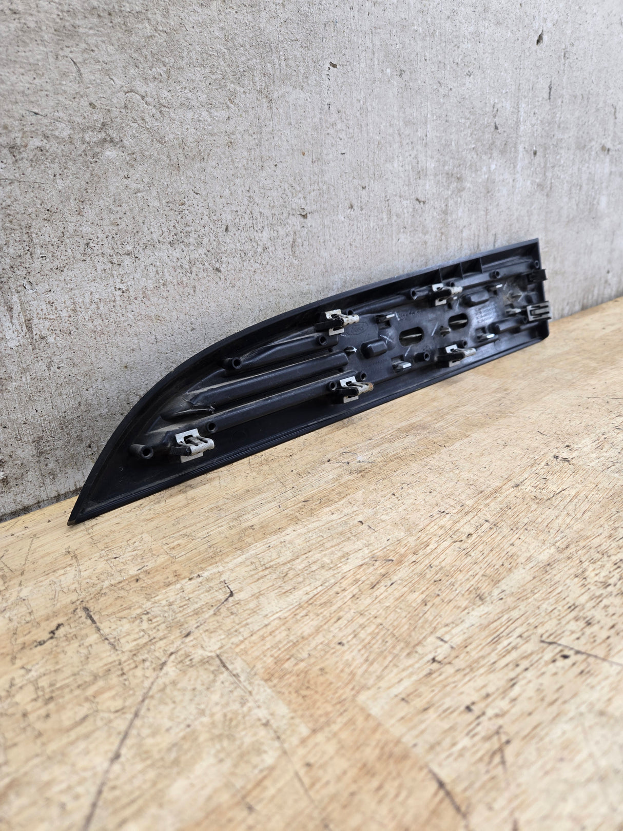 2011-2016 Ford Super Duty F250 Fender Badge Emblem Passenger side RH