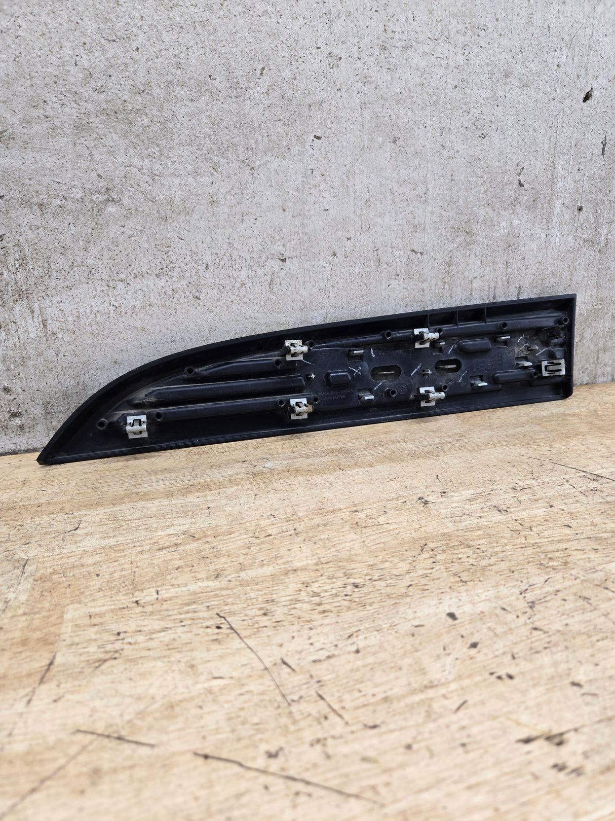 2011-2016 Ford Super Duty F250 Fender Badge Emblem Passenger side RH