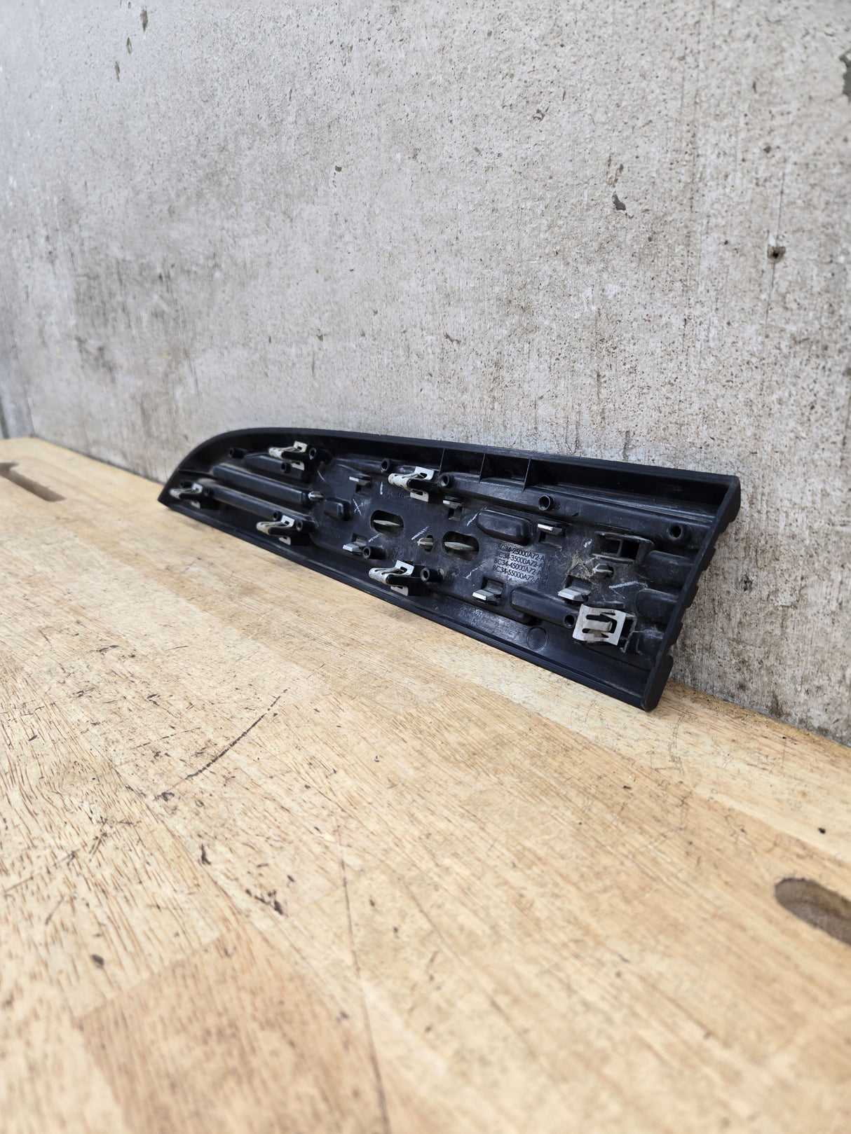 2011-2016 Ford Super Duty F250 Fender Badge Emblem Passenger side RH