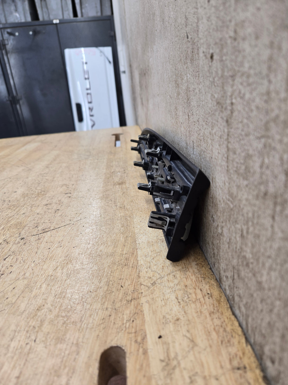 2011-2016 Ford Super Duty F250 Fender Badge Emblem Passenger side RH