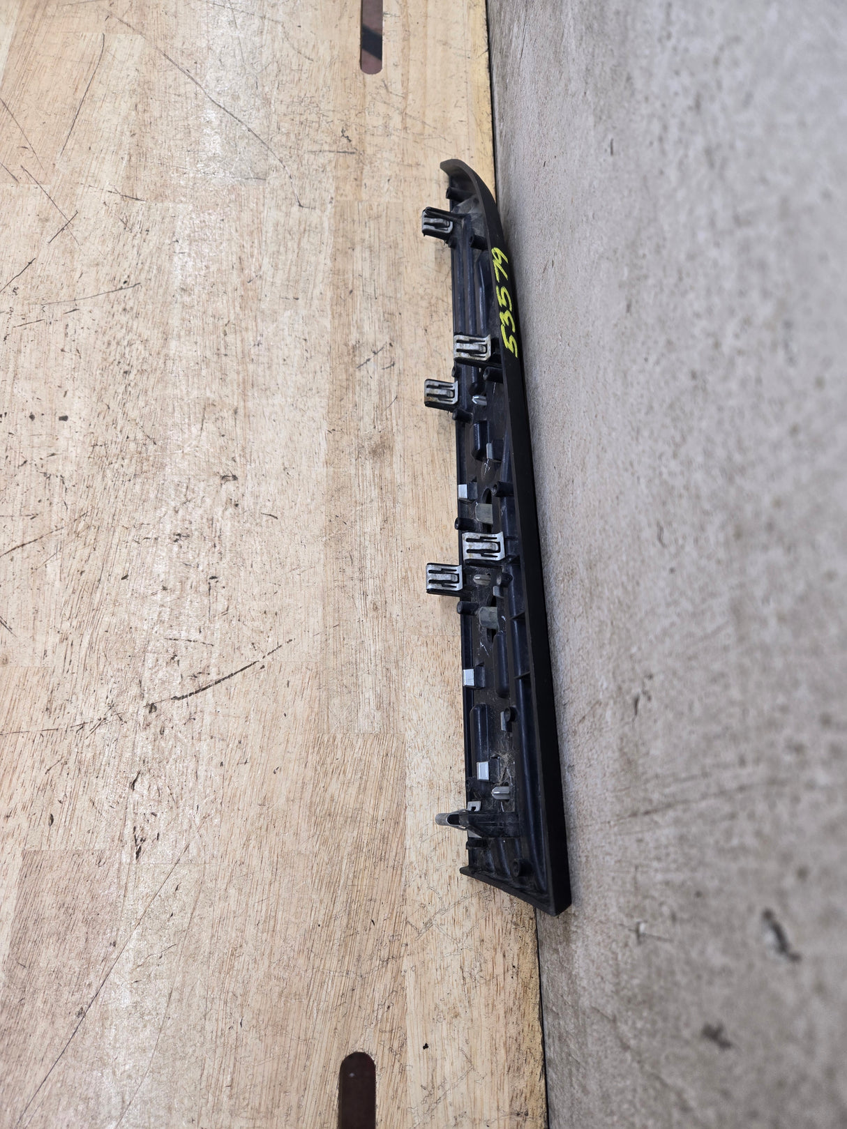 2011-2016 Ford Super Duty F250 Fender Badge Emblem Passenger side RH