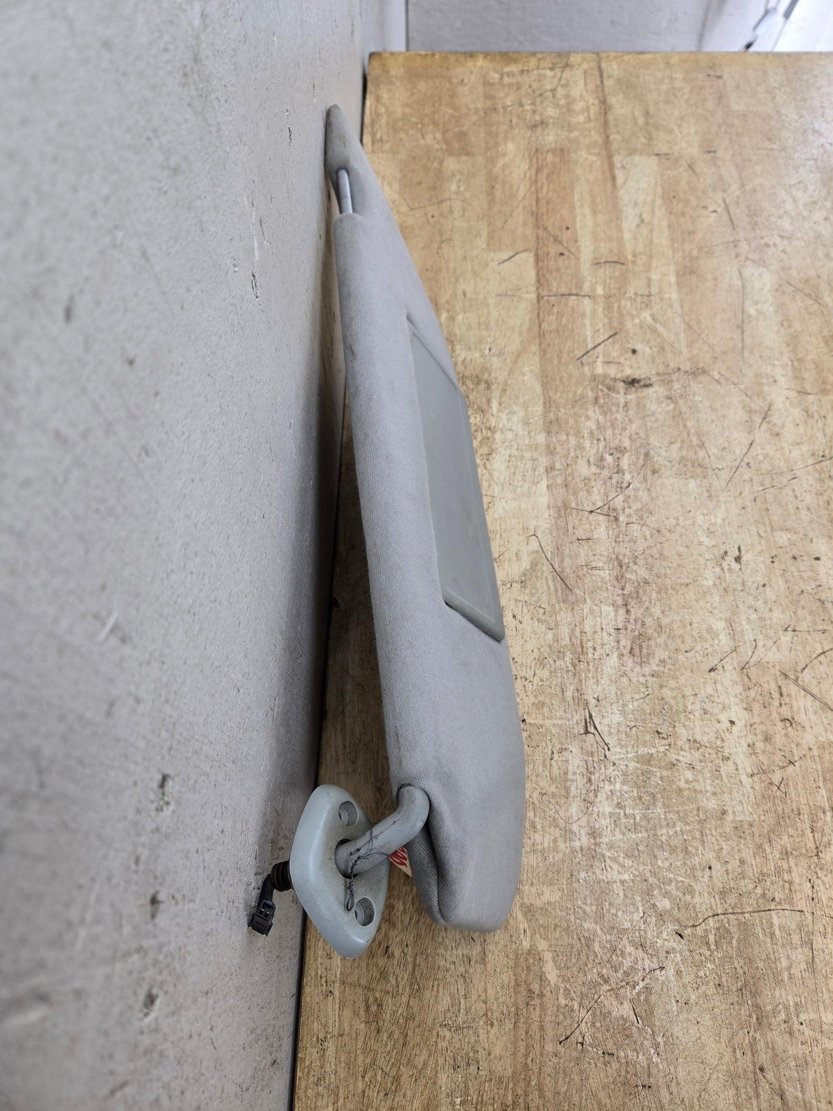 2002-2007 Ford Excursion / Super Duty Driver Side Sun Visor With Light F250 F350 F450 F550 LH