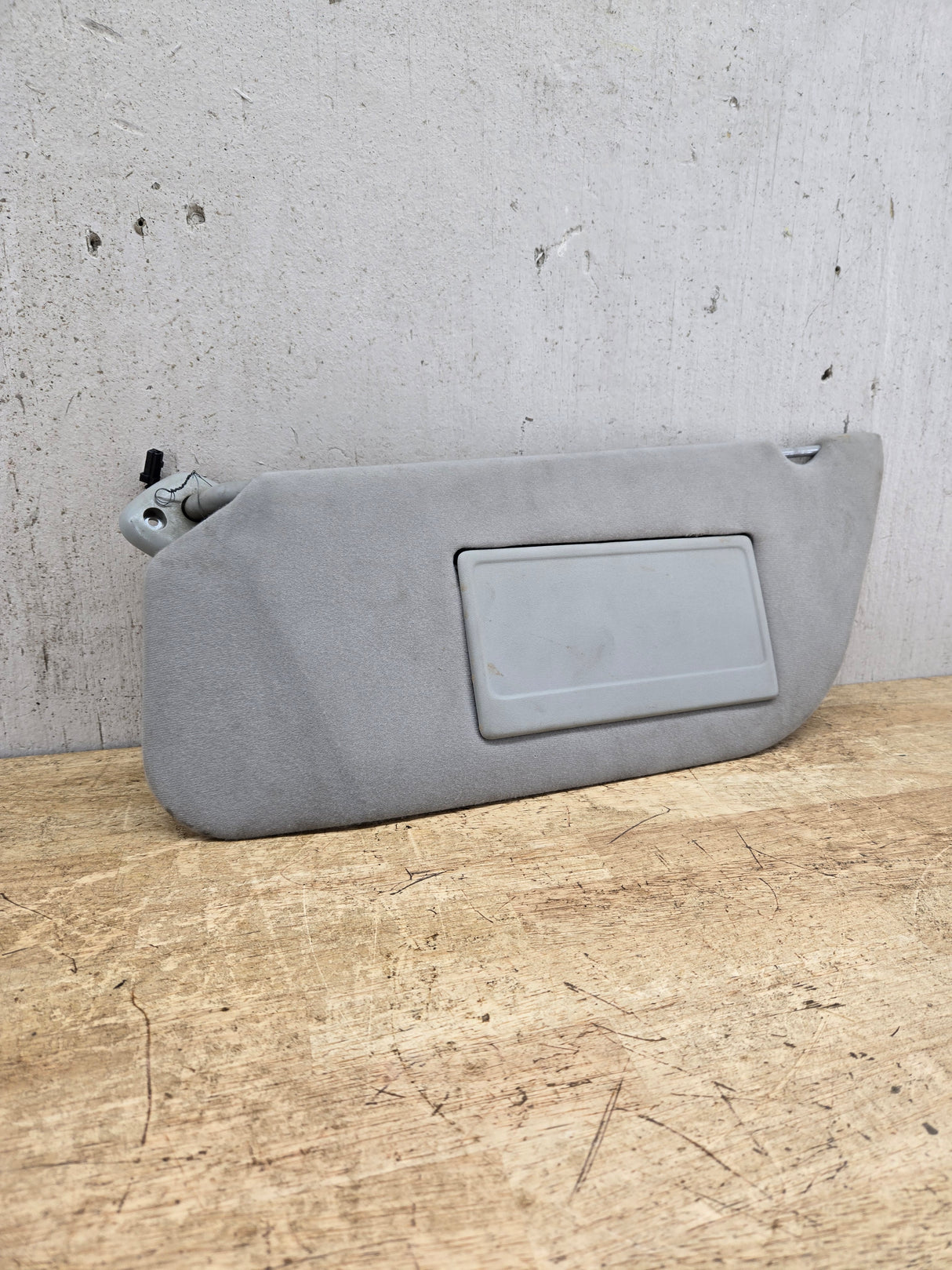 2002-2007 Ford Excursion / Super Duty Driver Side Sun Visor With Light F250 F350 F450 F550 LH