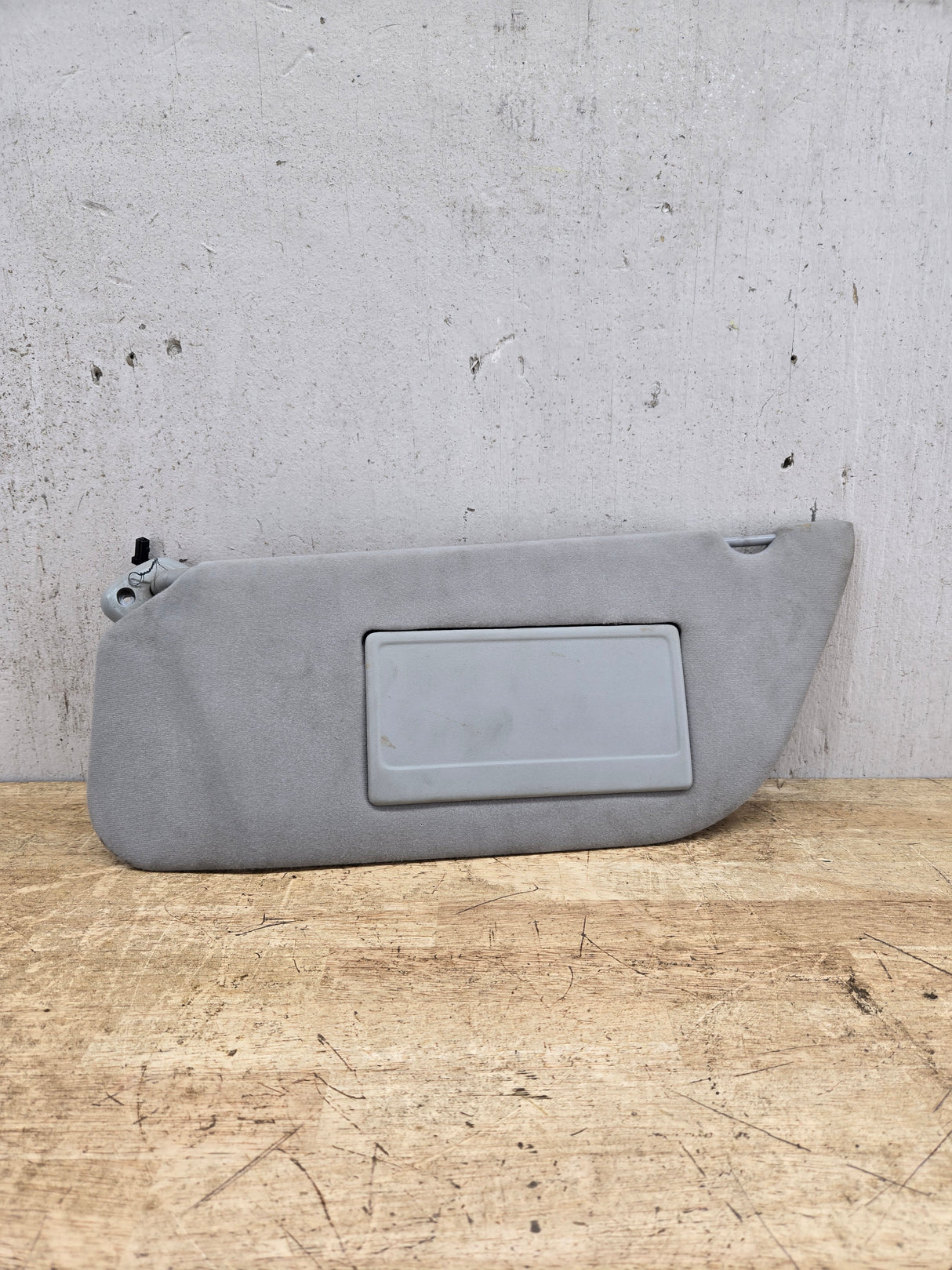 2002-2007 Ford Excursion / Super Duty Driver Side Sun Visor With Light F250 F350 F450 F550 LH