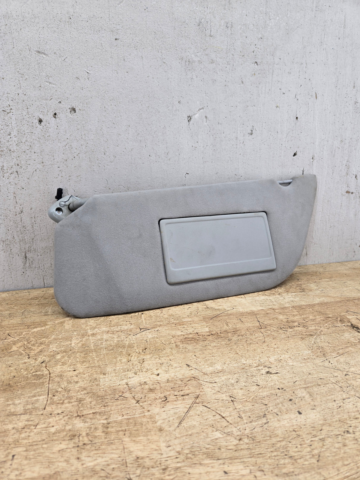 2002-2007 Ford Excursion / Super Duty Driver Side Sun Visor With Light F250 F350 F450 F550 LH