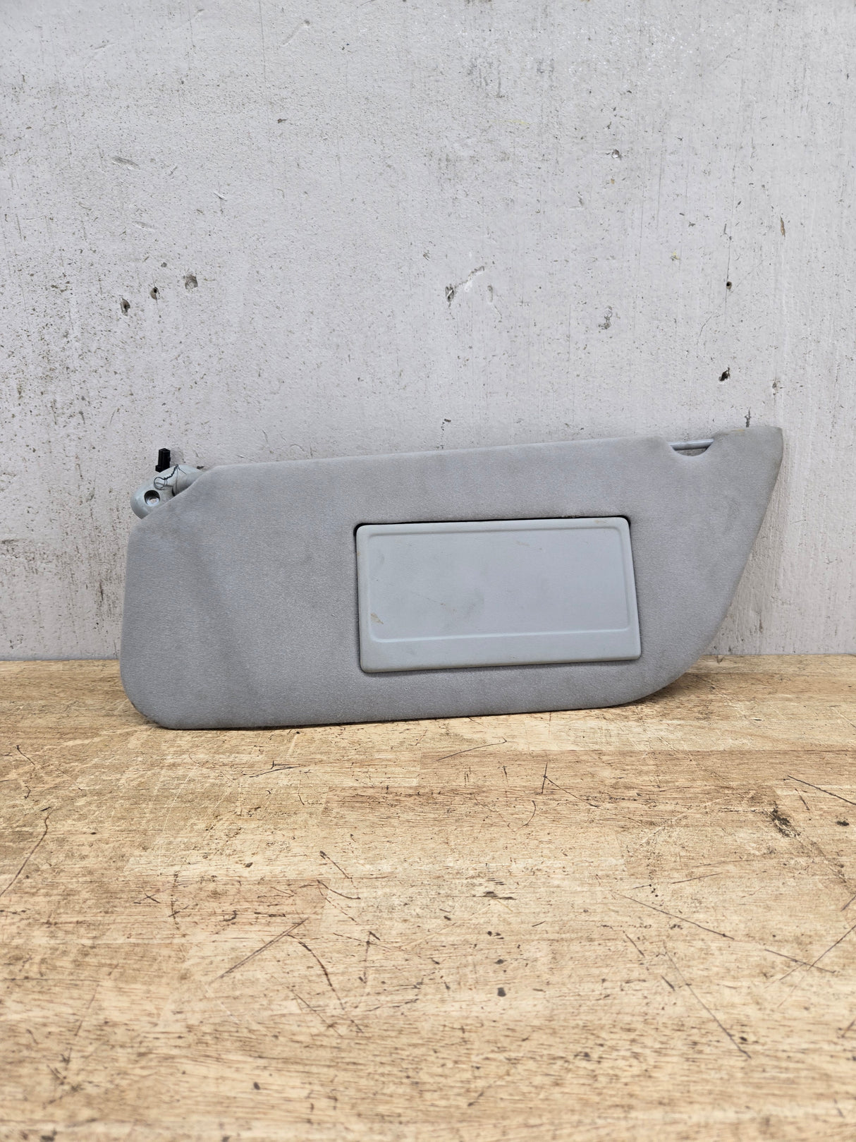 2002-2007 Ford Excursion / Super Duty Driver Side Sun Visor With Light F250 F350 F450 F550 LH