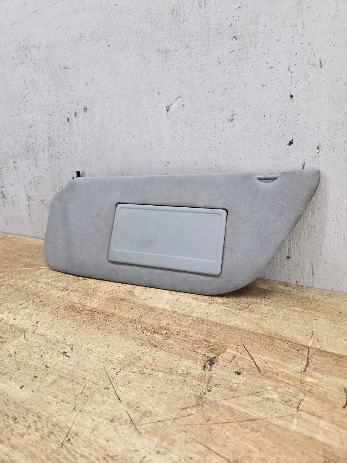 2002-2007 Ford Excursion / Super Duty Driver Side Sun Visor With Light F250 F350 F450 F550 LH