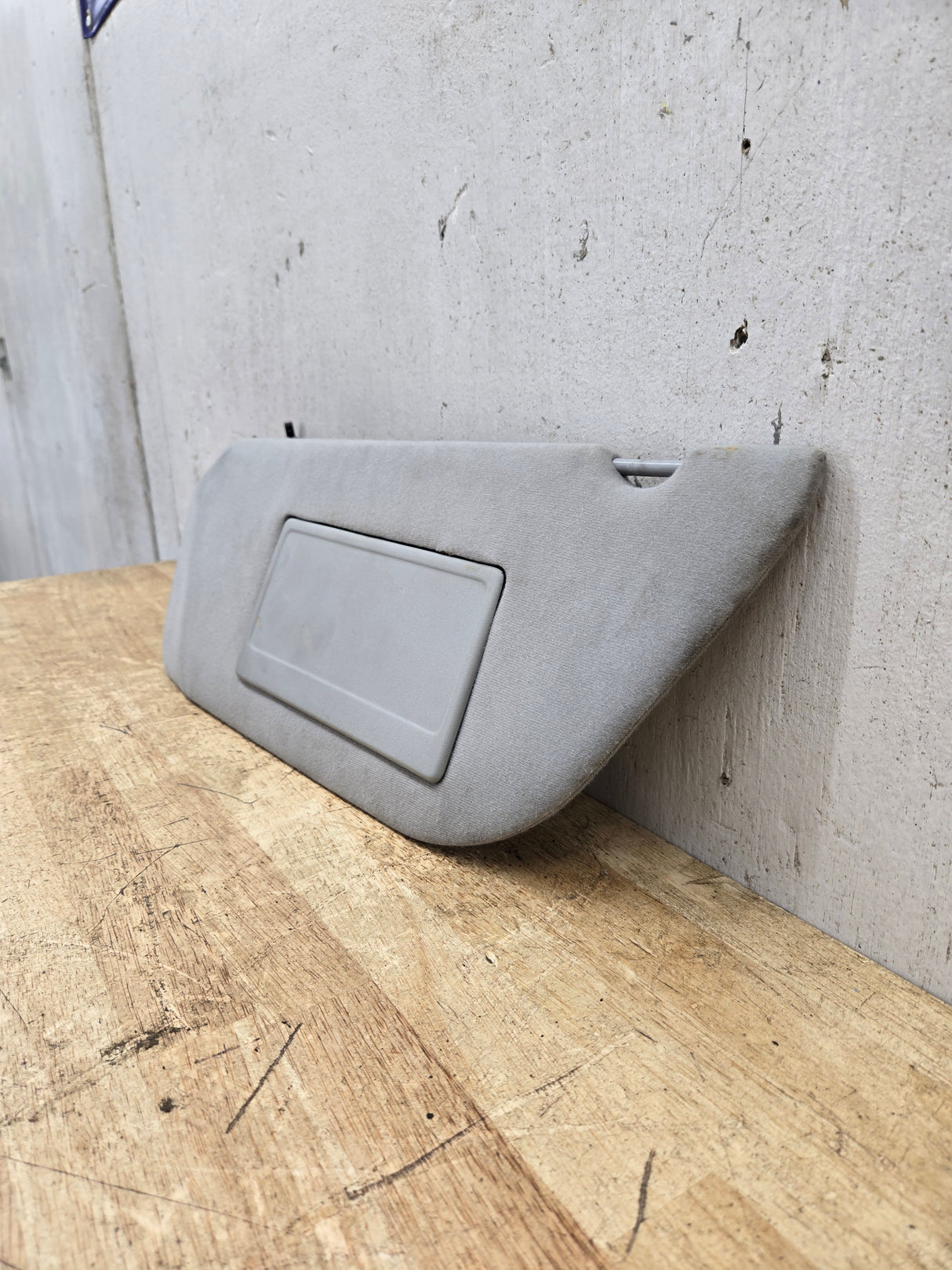 2002-2007 Ford Excursion / Super Duty Driver Side Sun Visor With Light F250 F350 F450 F550 LH