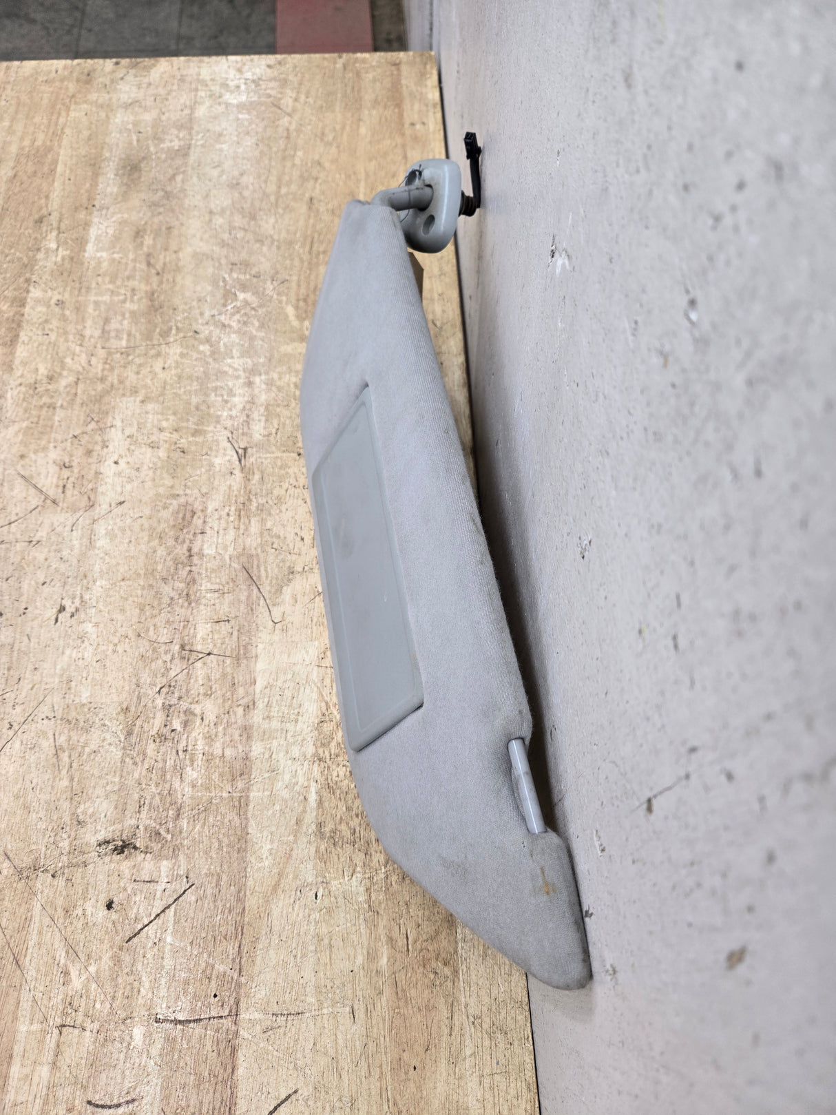 2002-2007 Ford Excursion / Super Duty Driver Side Sun Visor With Light F250 F350 F450 F550 LH