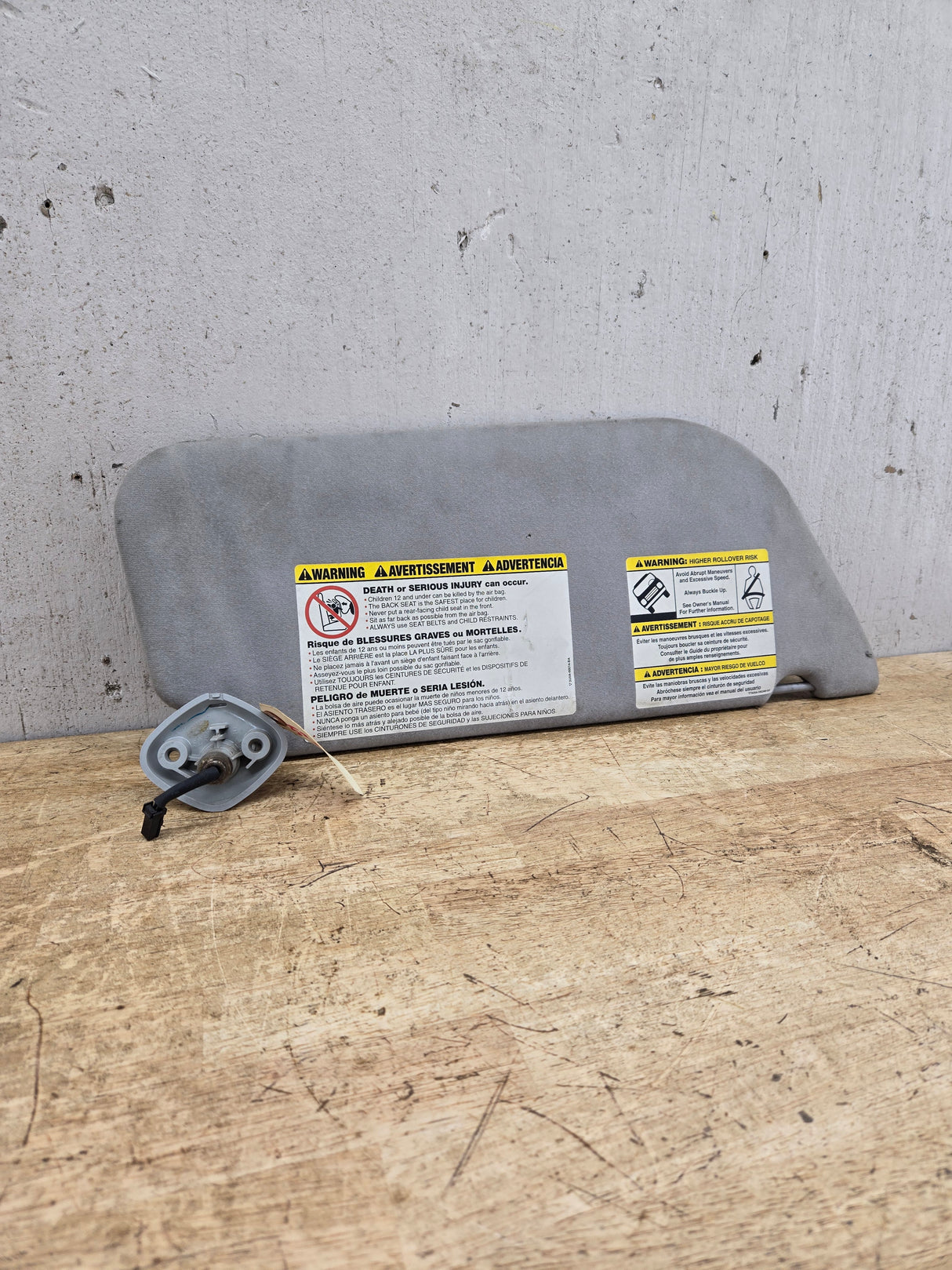 2002-2007 Ford Excursion / Super Duty Driver Side Sun Visor With Light F250 F350 F450 F550 LH