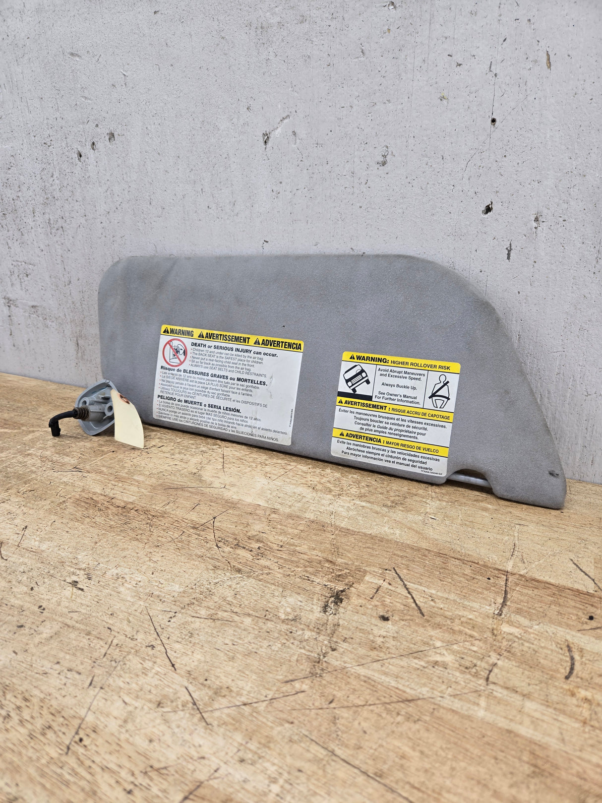 2002-2007 Ford Excursion / Super Duty Driver Side Sun Visor With Light F250 F350 F450 F550 LH