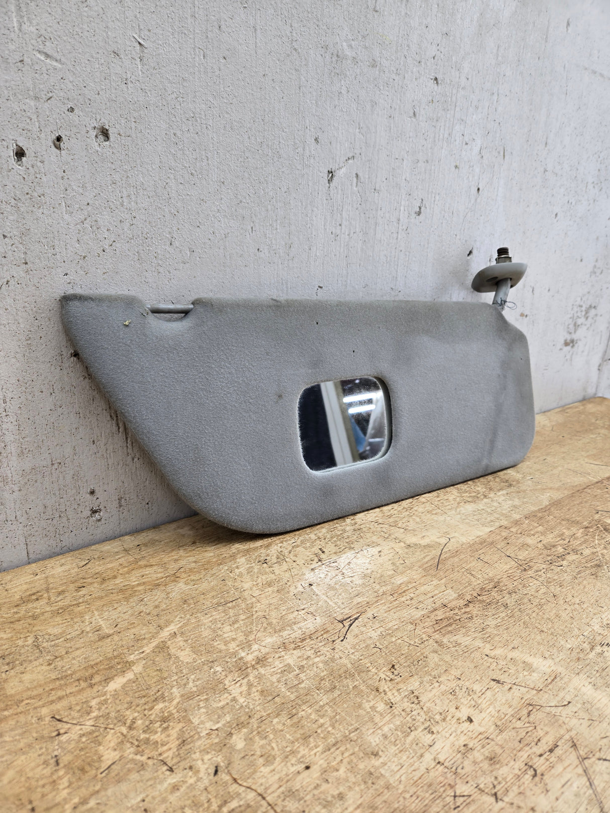 2002-2007 Ford Excursion / Super Duty Passenger Side Sun Visor W/O Light F250 F350 F450 F550 RH