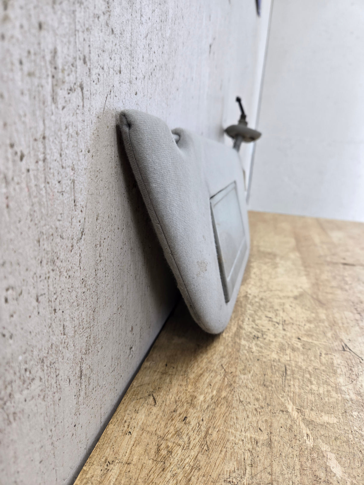 2002-2007 Ford Excursion / Super Duty Passenger Side Sun Visor With Light F250 F350 F450 F550 RH