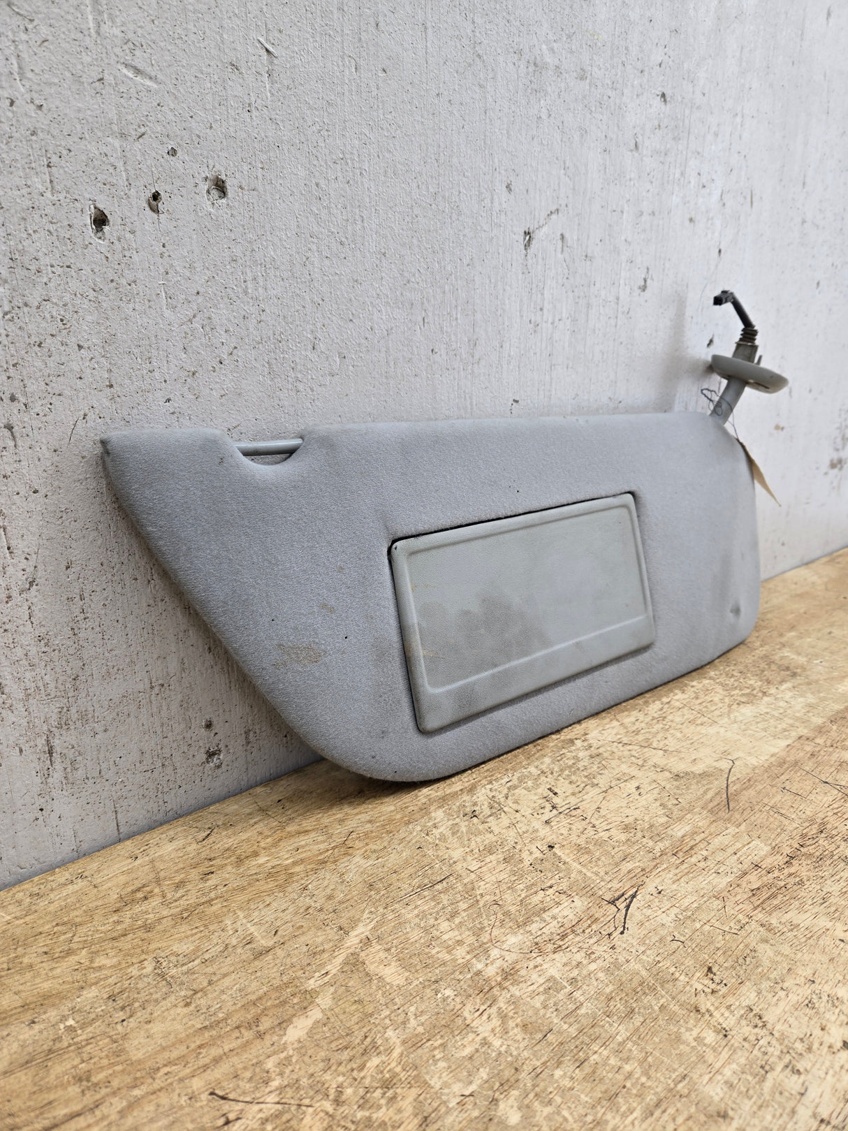 2002-2007 Ford Excursion / Super Duty Passenger Side Sun Visor With Light F250 F350 F450 F550 RH