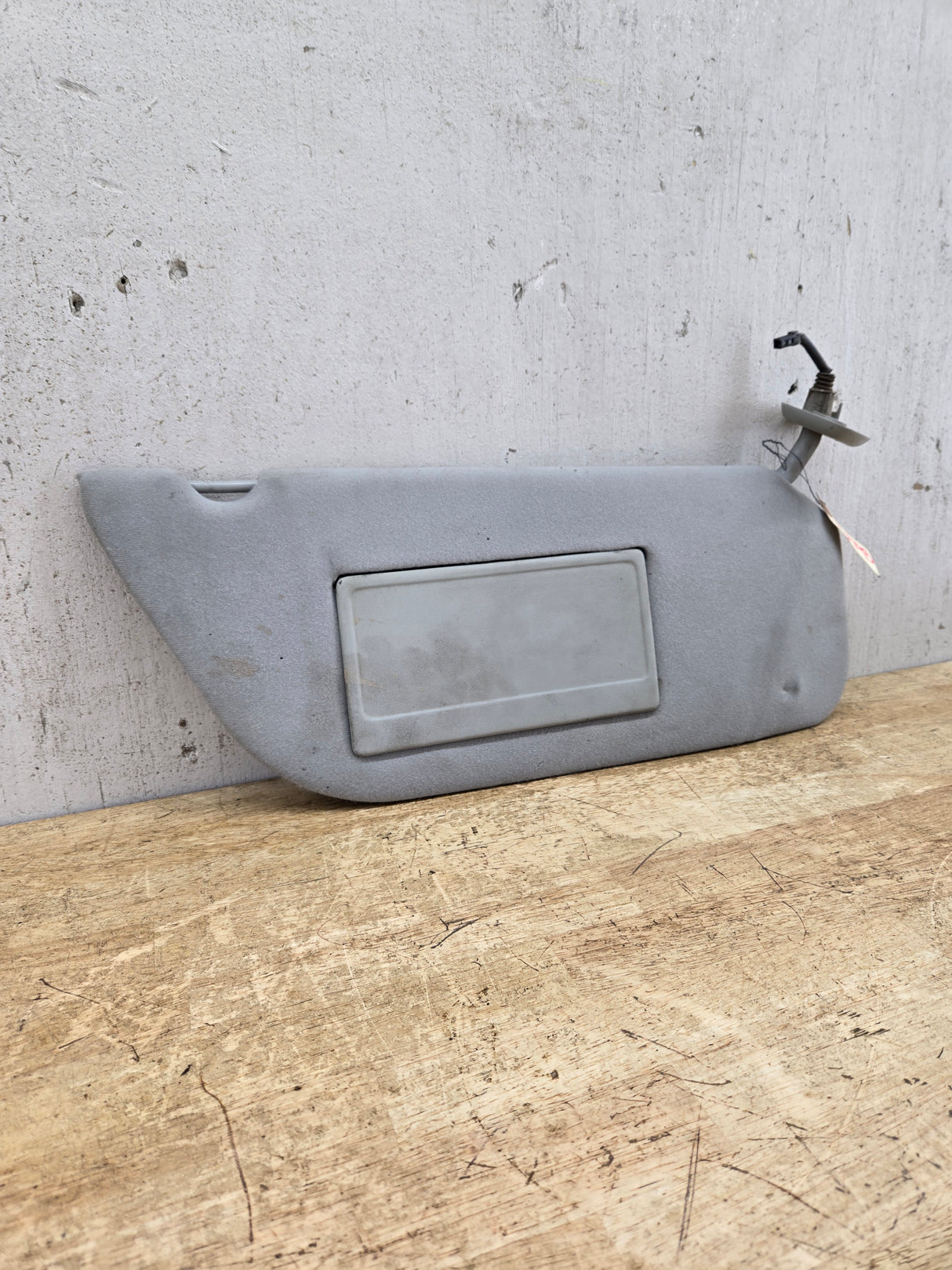 2002-2007 Ford Excursion / Super Duty Passenger Side Sun Visor With Light F250 F350 F450 F550 RH