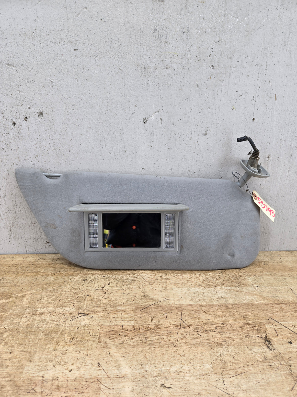 2002-2007 Ford Excursion / Super Duty Passenger Side Sun Visor With Light F250 F350 F450 F550 RH