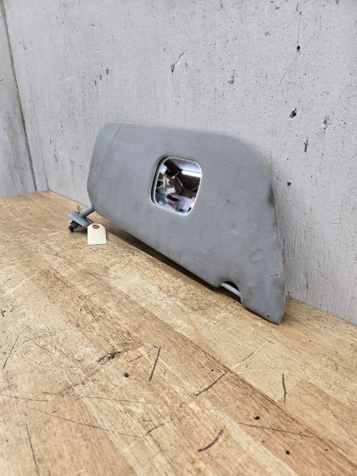 2002-2007 Ford Excursion / Super Duty Passenger Side Sun Visor W/O Light F250 F350 F450 F550 RH