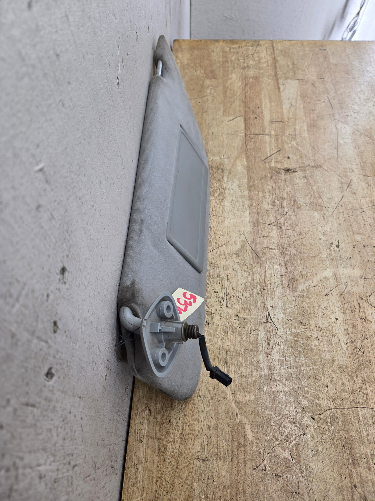 2002-2007 Ford Excursion / Super Duty Driver Side Sun Visor With Light F250 F350 F450 F550 LH