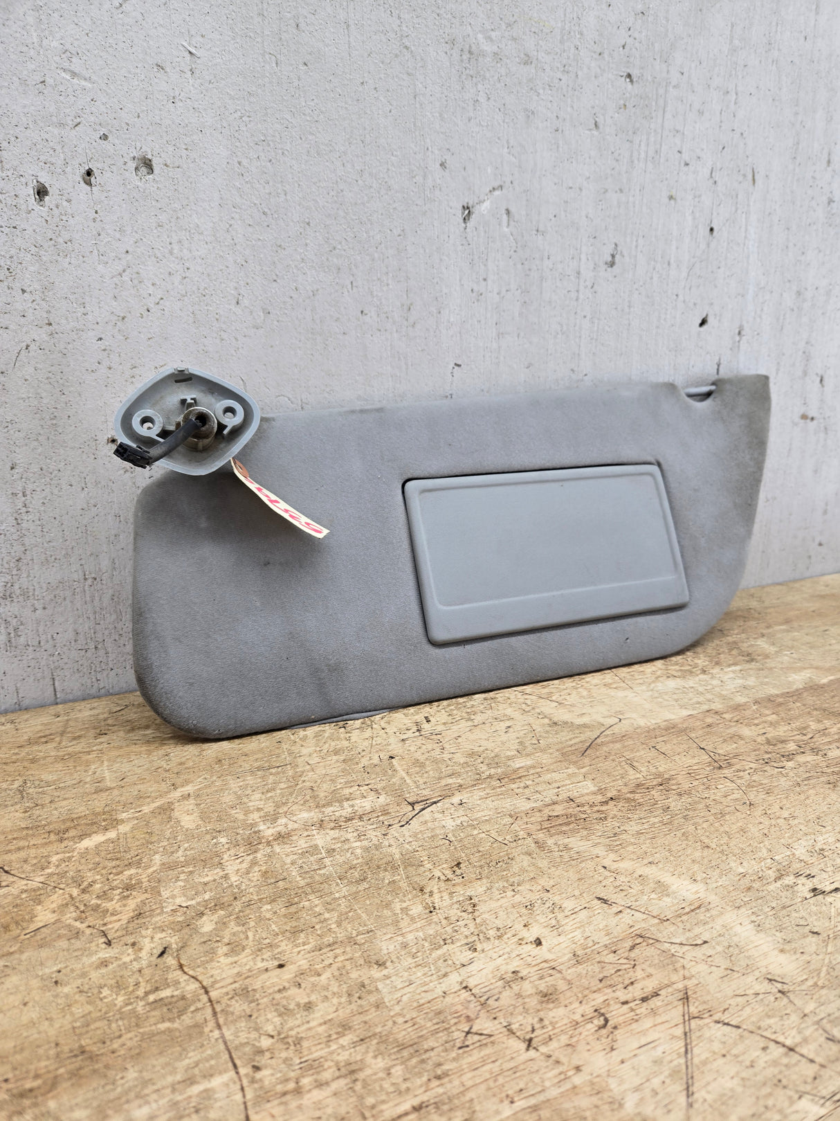 2002-2007 Ford Excursion / Super Duty Driver Side Sun Visor With Light F250 F350 F450 F550 LH