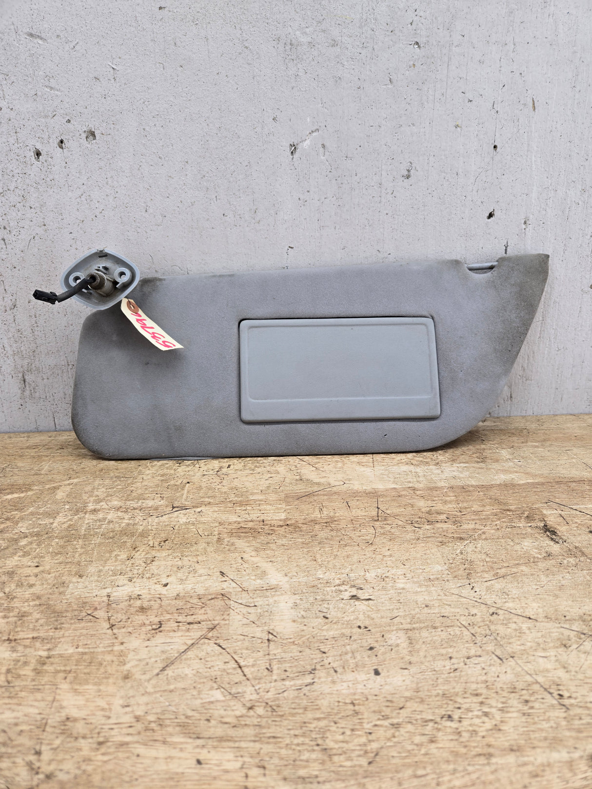 2002-2007 Ford Excursion / Super Duty Driver Side Sun Visor With Light F250 F350 F450 F550 LH